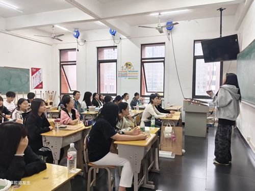 晨唱红歌砺初心 匠心筑梦谱新篇