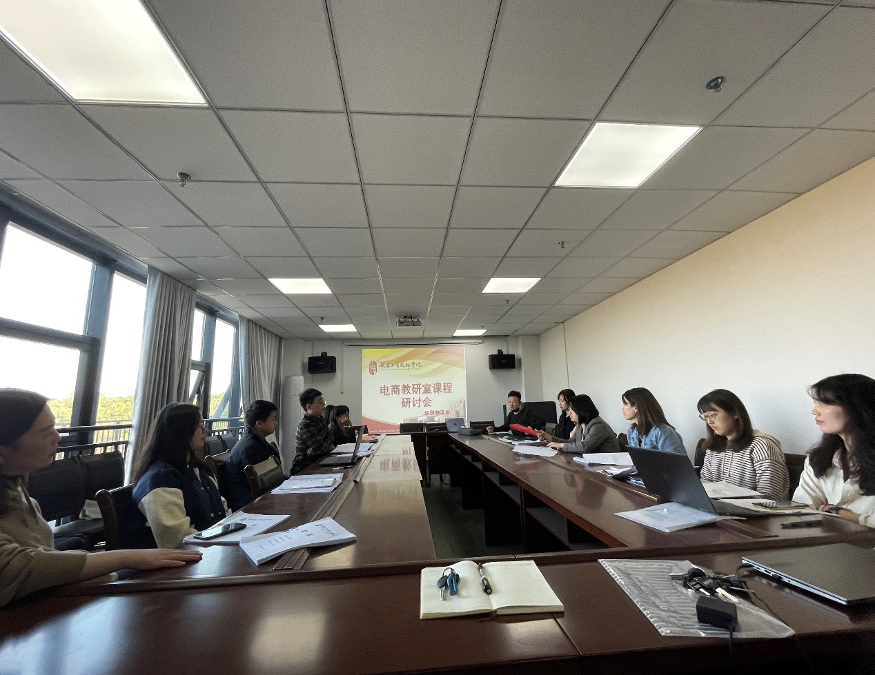 千亿体育在线经贸物流系电子商务专业举办教学研讨会