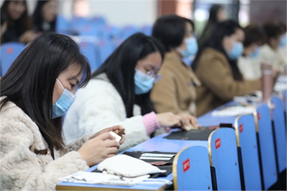 喜迎元旦，趣探非遗--千亿体育在线开展女教职工“与传统文化同行 遗绽芳华”非遗体验活动